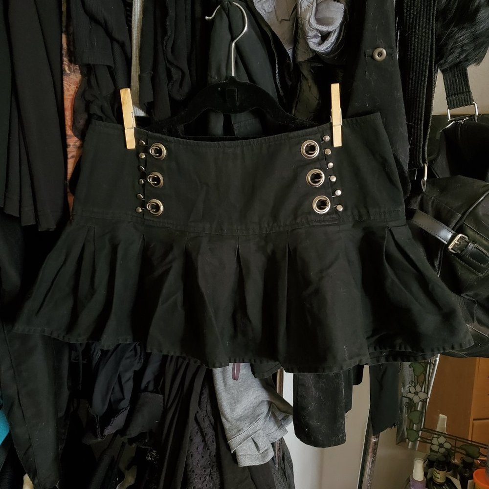 Black Mini Skirt Pleats Gunmetal Tone Hook & Eye Grommets Hardware Goth